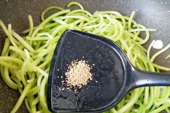 清炒|老俩口的简单晚餐，清炒一下，在朋友圈就火了，网友：吃法太好了