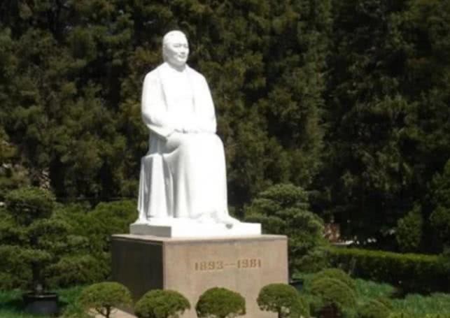 墓地|看看中国宋庆龄的墓地,再瞧瞧美国宋美龄的墓地,姐妹俩天壤之别