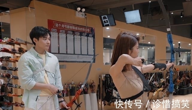 心动的信号:女1手链断了,男1烦躁不安,随后在车内向橙子表白