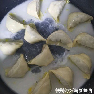 冰花煎馄饨|适合全家的蕾丝冰花煎馄饨,老人小孩都爱吃