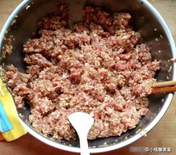 好吃|夏天这个菜正便宜，用它包饺子，馅鲜肉香，鲜嫩好吃，还利尿排毒