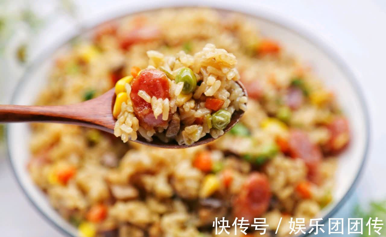 饭菜|懒人香菇香肠焖饭,做法简单,饭菜一锅出,省时又省力