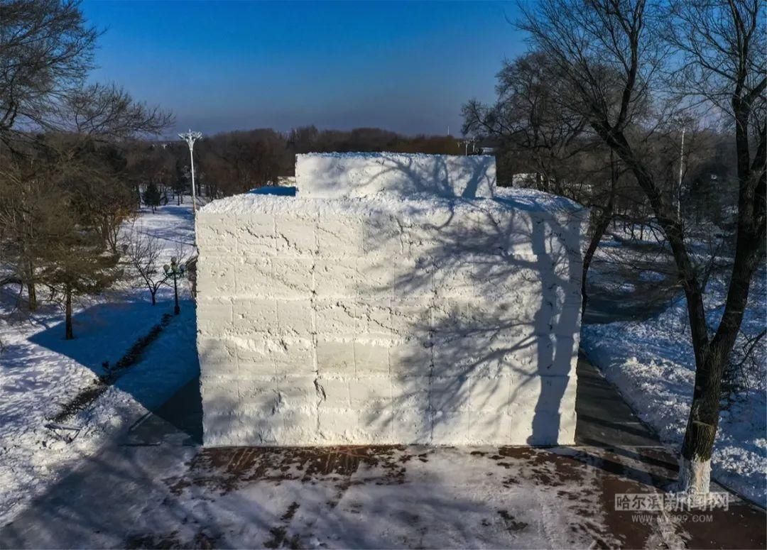 探秘|太阳岛雪博会：还没开雕，堆雪已经很壮观丨手机记者带你探秘