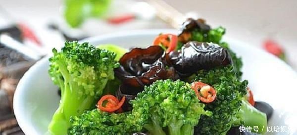 手机看多了对眼睛不利,类胡萝卜素帮你功不可没