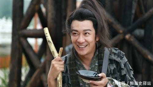  a84|少女出一上联：“午朝门外，排两班，文文武武”，乞丐一下联，绝了