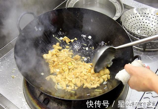 解馋|鸡胸肉这样炒着吃，又嫩又滑，搭配这几种菜，营养均衡又解馋