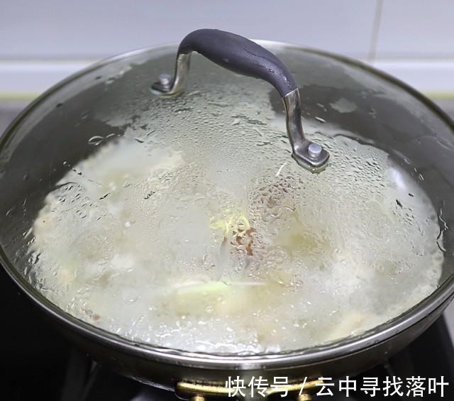 风味啤酒炖排骨,软烂脱骨,味道鲜美!风味啤酒炖排骨,软烂脱骨,味道鲜美!