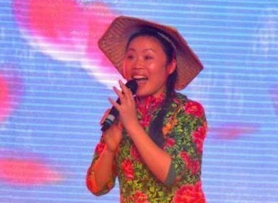 徐桂花|被封杀后的草帽姐,昔日风光不再,现回农村卖起了葡萄