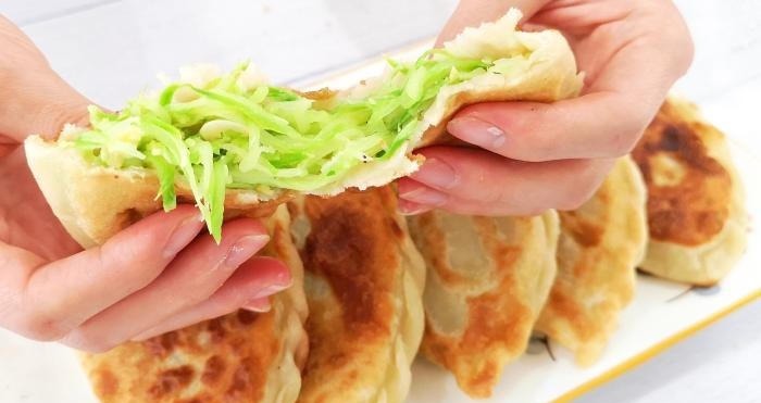 馅饼|此菜一年四季都便宜,秋天要多给孩子吃,钙含量极高,烙馅饼真香