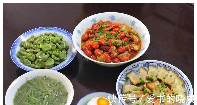 搭配|三口之家的晚餐，4菜1汤，夏天这样搭配，吃得舒坦，实惠又健康！