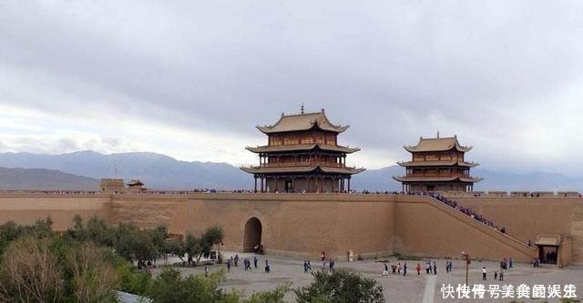 中年|独立“天下第一雄关”,身处“河西第一隘口”,不由感慨万干……