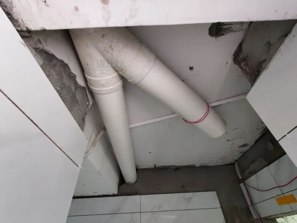 pvc管|卫生间没窗怎么办？遇到暗卫不要慌，教你改善通风与采光