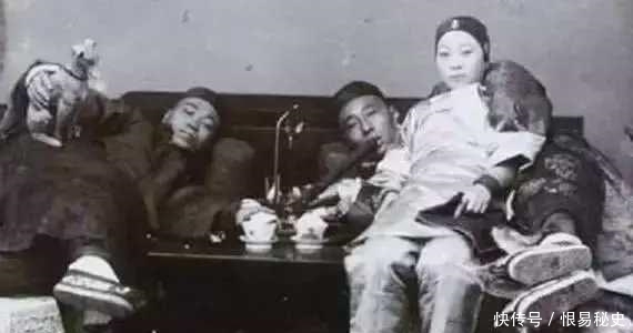 格格|清朝真实照片:满族女子吃相豪放,图4贵妇生下了清朝最美格格