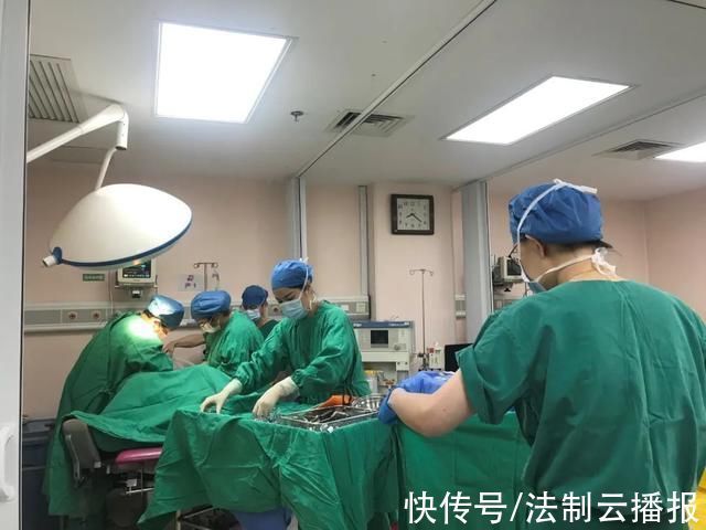 金医生|生死时速!金山一产妇脐带脱垂母婴危险,关键时刻