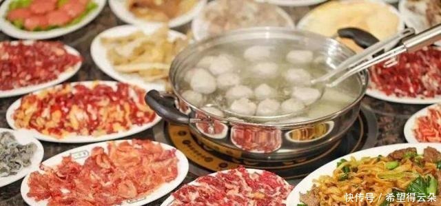 在广东吃饭,面对各种美味佳肴,当地人来告诉你想吃什么先吃