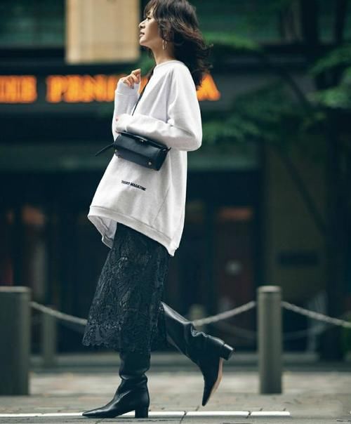 40岁女人“开春”穿什么？试试“短靴＋纱裙”吧，气质优雅又减龄