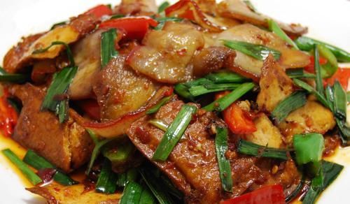  好吃|回锅肉好吃有技巧，这一步不能少，入口肥而不腻，鲜香下饭