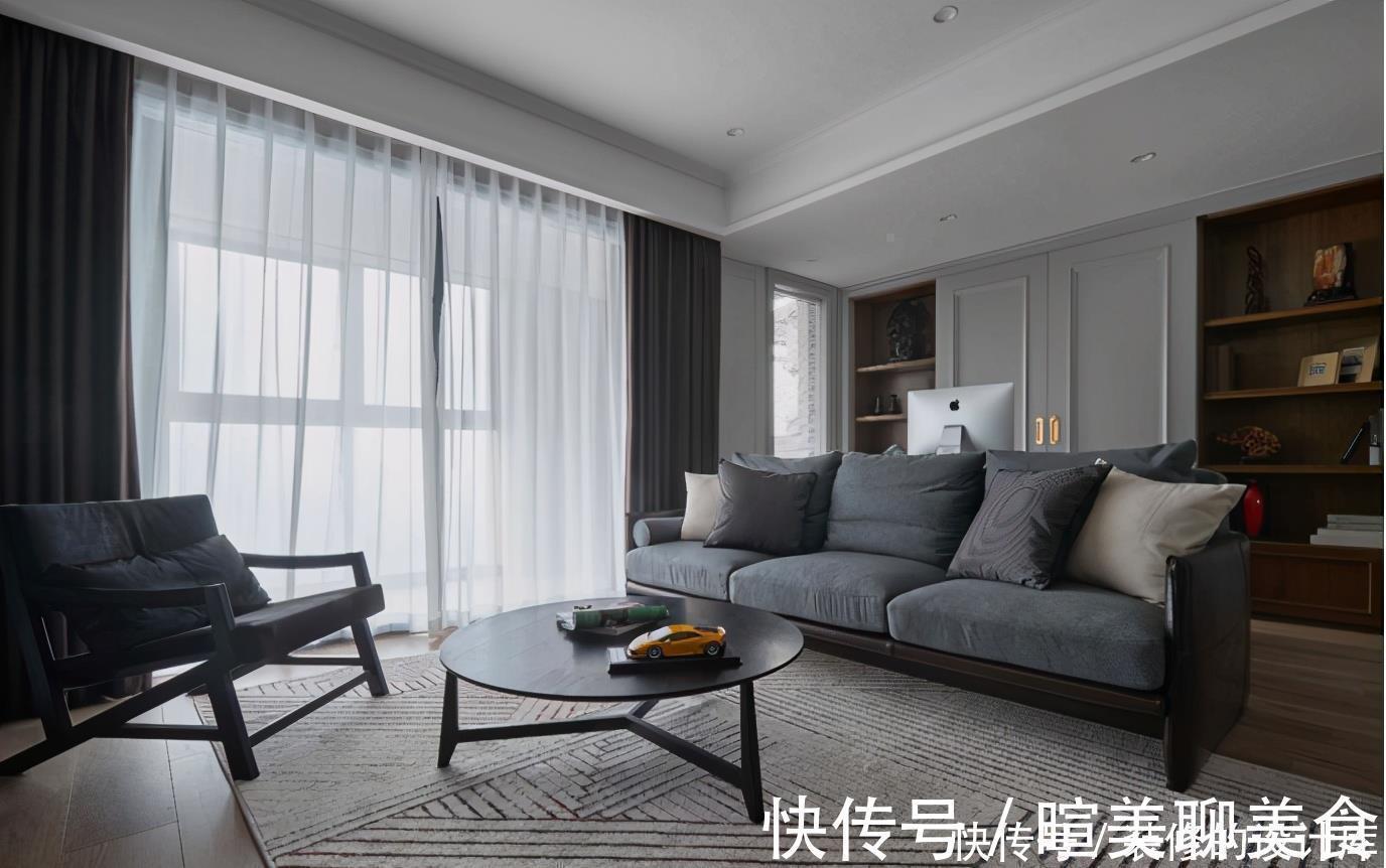 镜面|104平现代风两居室,美式元素护墙板,构建高雅生活空间