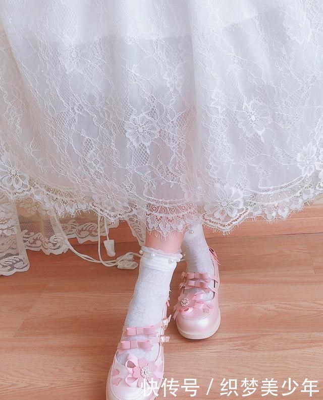 亮眼|最近火了一种鞋子叫“樱花鞋”,减龄又亮眼,lo娘都爱穿