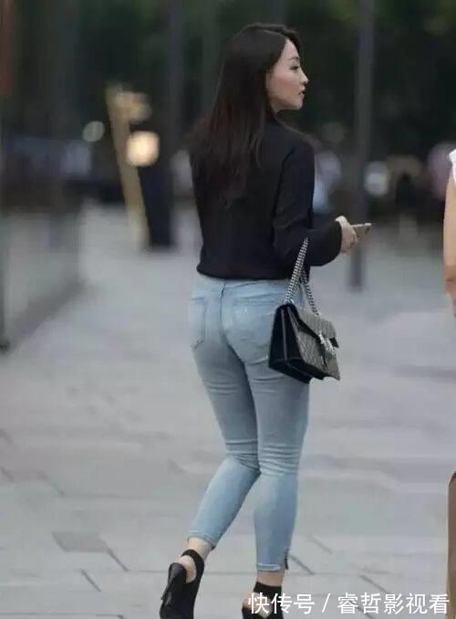 前卫|自带时尚的牛仔裤,穿出十足女神范,有种欲说还休的美!