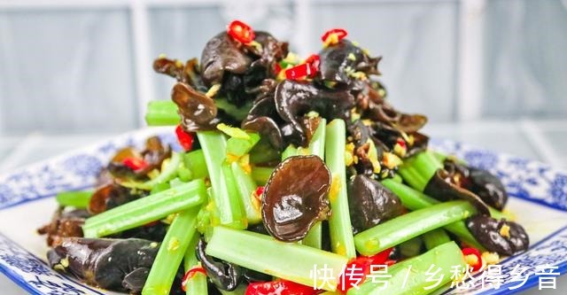 红干椒|冬天多吃芹菜身体好,分享5种芹菜做法,清爽解腻,孩子不挑食!