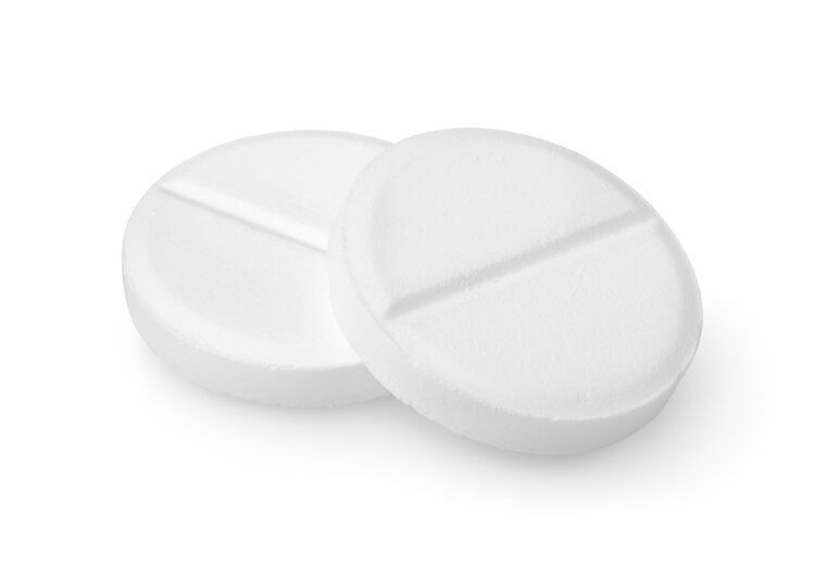 服用阿司匹林|每天一片阿司匹林，有哪些益处和风险？出现副作用要停药吗？
