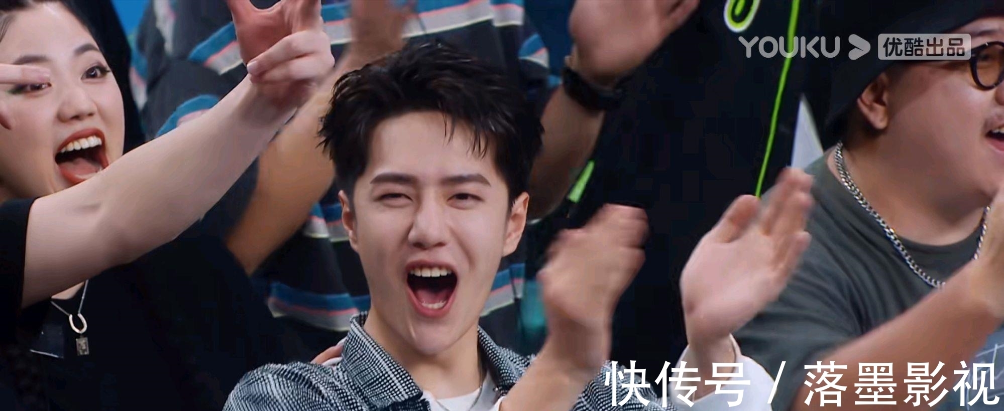 henry|谦逊又自信！听王一博在线分析队员表现，信息量好大！