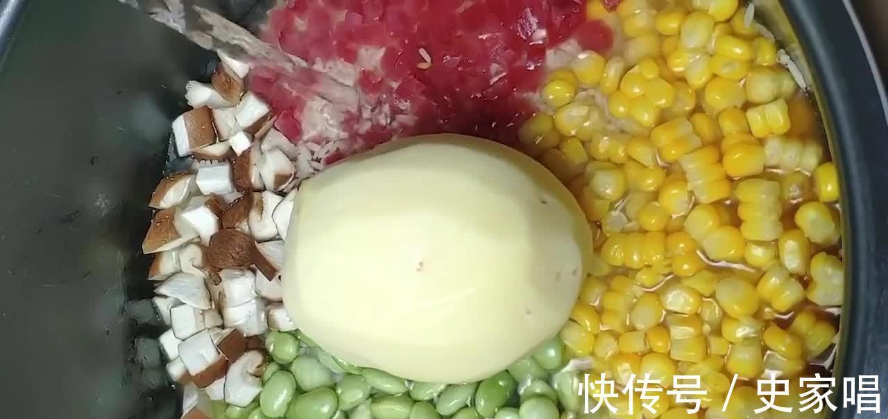 好吃的网红米饭,饭菜一锅烩,做法简单省时省力,特别适合懒人!