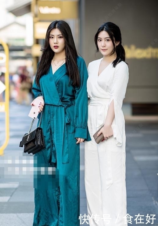 街拍:图六美女这身太时尚了,性感的身材被完美地凸显了出来