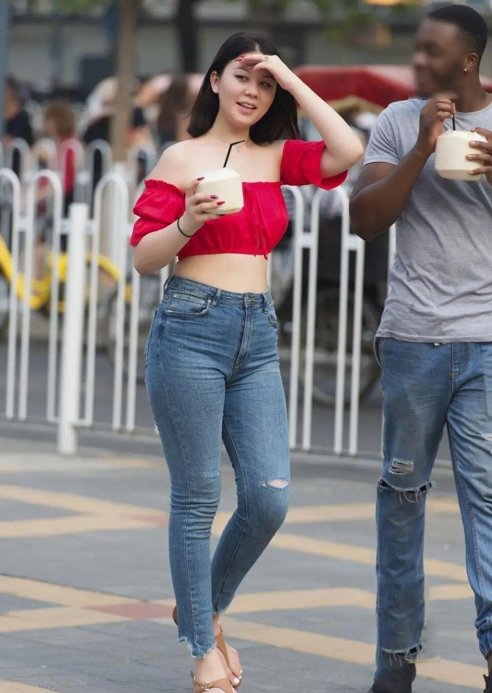 “烂大街”的牛仔裤，只要你稍加搭配，同样呈现意想不到的惊艳！