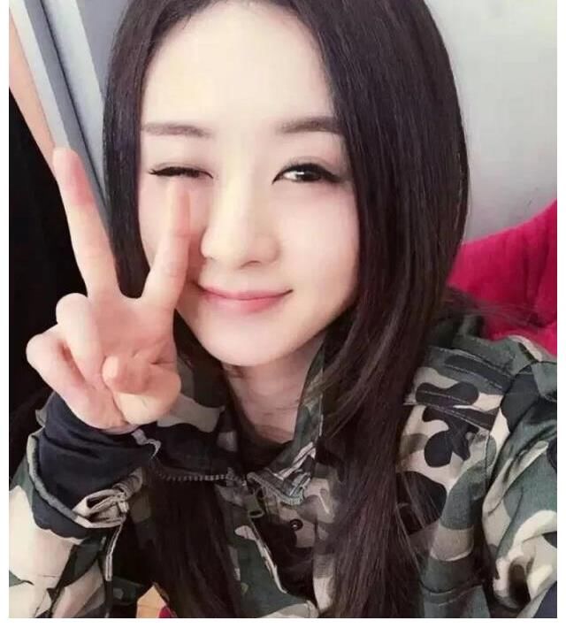 赵丽颖生活自拍照,像极了你和我,大头像一样,太接地气了
