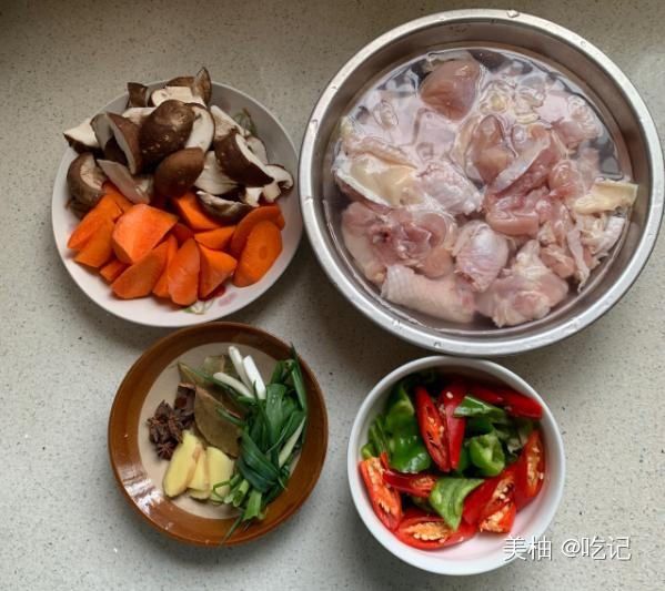 冬天鸡肉应该这样吃,营养均衡,香菇味道浓郁,搭配一起美味可口