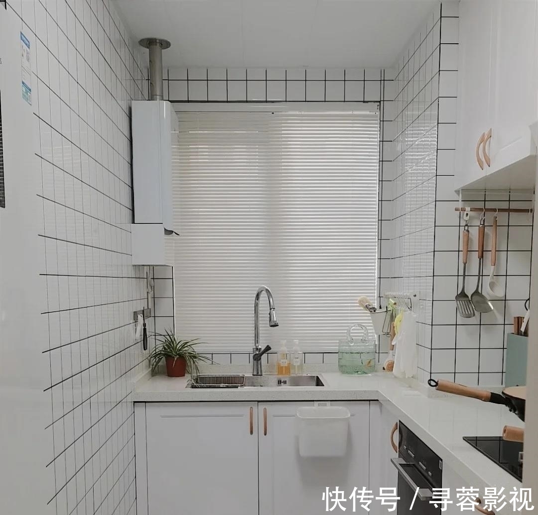 洗手柜|看到她家装修后，我确定：“穷装”也能装出温暖而治愈人心的家