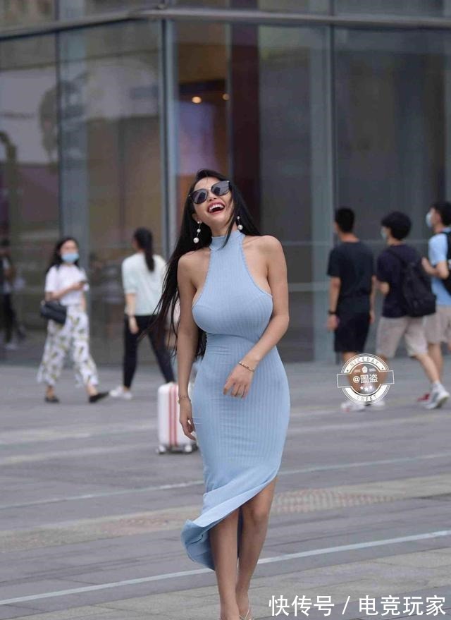 装扮 慵懒的包臀裙装扮尽优美的飘逸感,展示时尚风情,简洁干练!