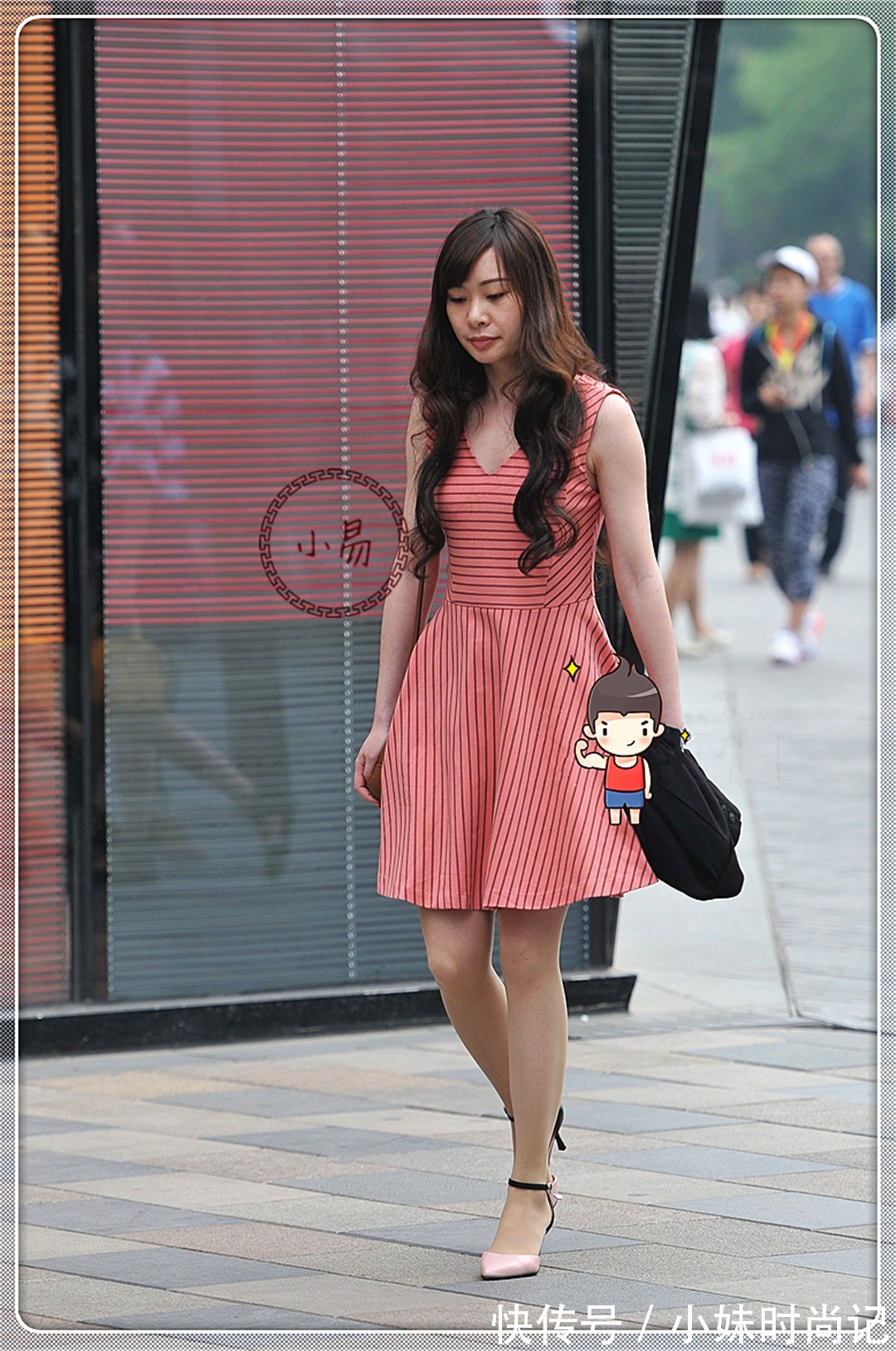辣妈 30岁出头的年轻辣妈,驾驭条纹少女裙,超抢眼
