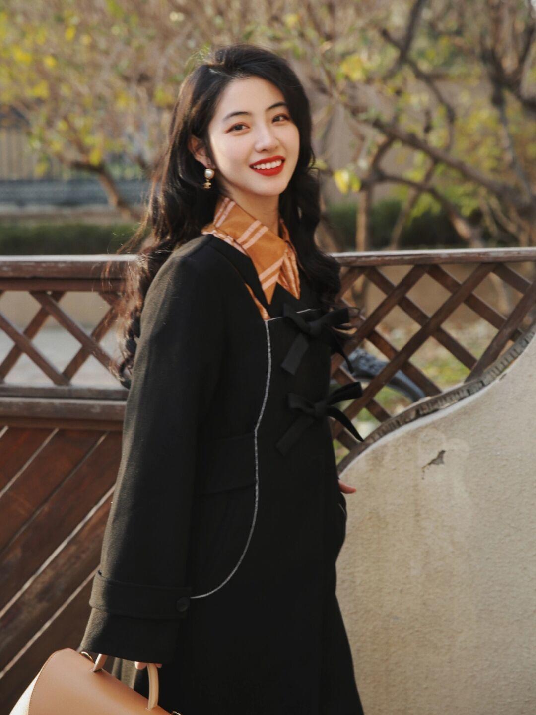 优雅|见过世面的女人,衣橱里都少不了“大衣”,时尚优雅又能提气质