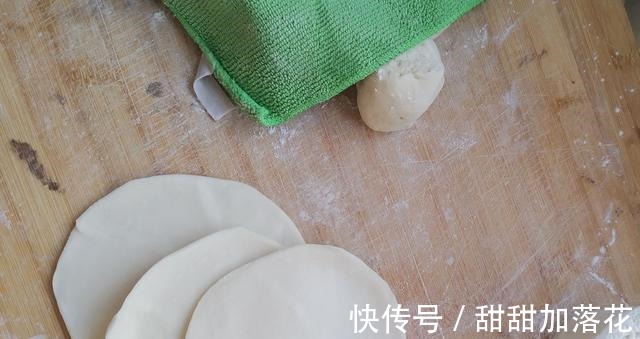 这叶子比根更营养,别再扔掉了,10月正鲜嫩,清脆爽口特下饭!