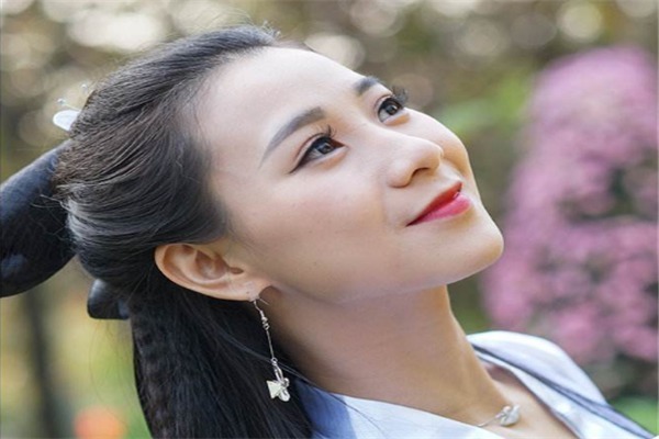 不敌|修行功力都很浅,蜈蚣精为何几乎要了白素贞的命,却不敌胡媚娘?