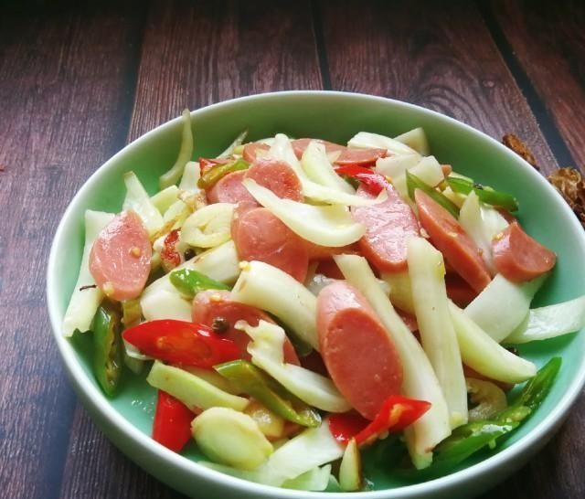 好极了|茴香球炒火腿肠,淡淡的茴香味儿,颇有点西芹的口感,味道好极了