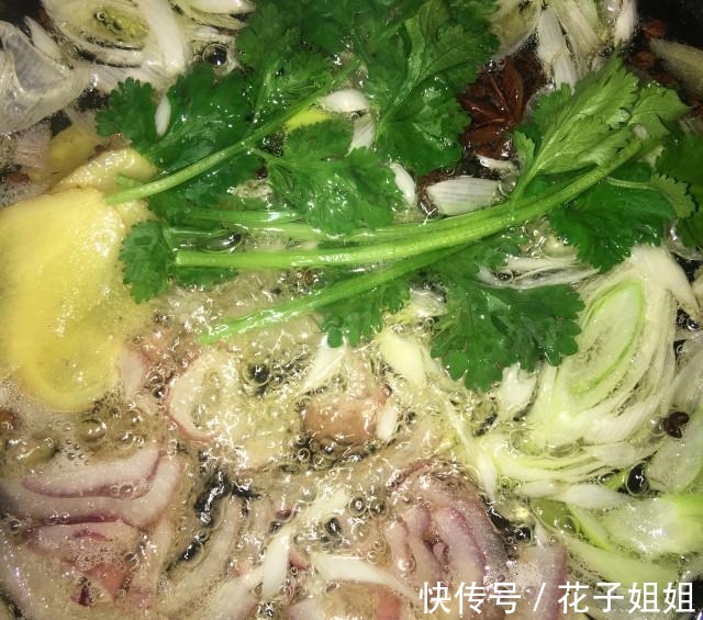 酸汤水饺，好吃到汤都不剩！