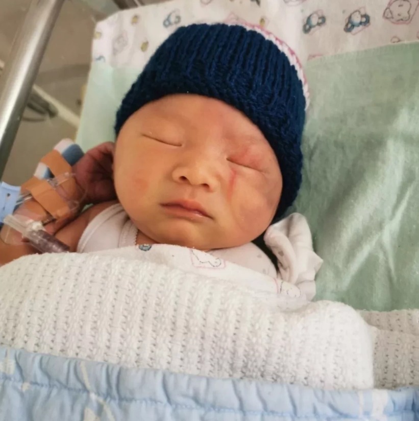 喂养|照顾0-3个月新生宝宝多躺少抱不摇晃,同时做到“两勤三不要”