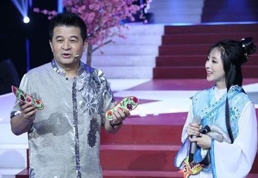 天天把歌唱 凭借《星光大道》成名,走红后撬走别人丈夫,前妻女儿公开哭诉!