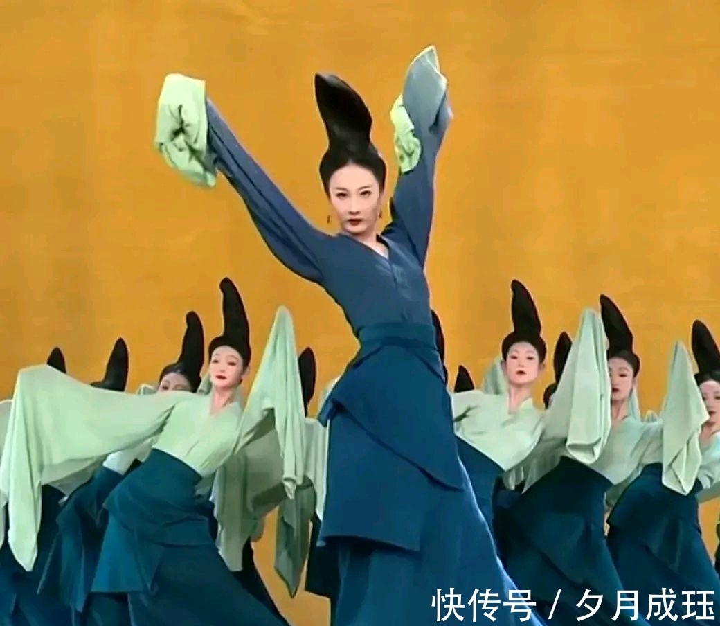 千里江山#今年春晚的舞蹈《只此青绿》让人对宋朝文化有了沉浸似的体验