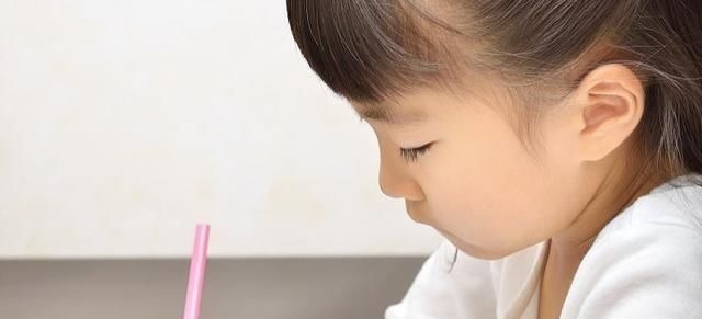 题目|小学生995分试卷走红,妈妈看到扣分的题目,感动得抱娃直亲