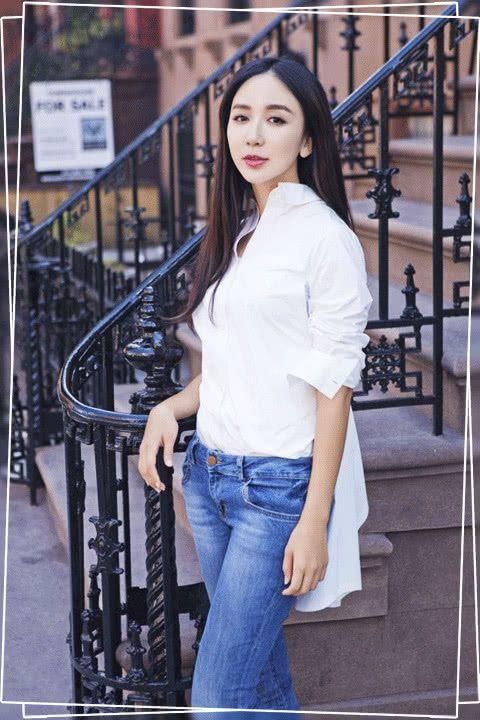 牛仔裤|牛仔裤展现出迷人气质，简洁利落轻松穿出时尚感，少妇穿更性感