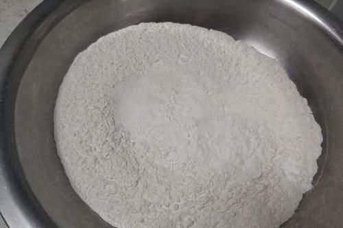 炸油条加酵母是大错特错，老师傅教你正宗配方，油条根根蓬松酥脆