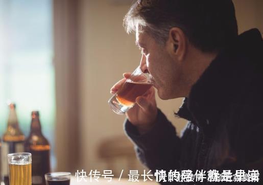 饮酒|不论男女,50岁后若能做到睡前“6不要”,身体健康更长寿