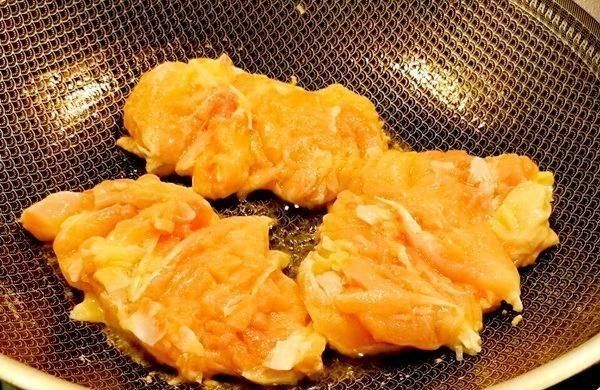  鸡腿肉|鸡腿肉冬天这样吃，不怕冷更入味！还下了3碗饭