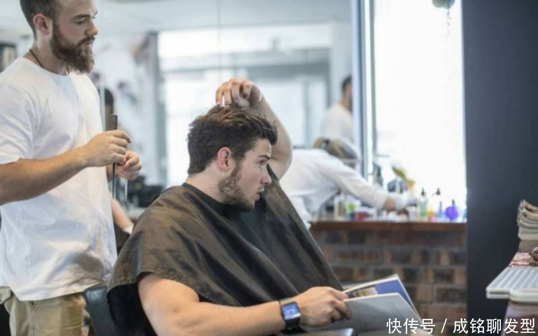 我头发剪了层次好难看怎么修?增加底线厚重感,调整层次的衔接