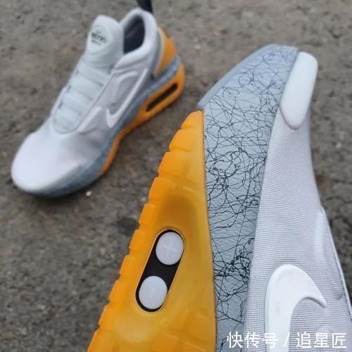 NikeMAG 简直就是低帮版NikeMAG全新自动系带还有新配色